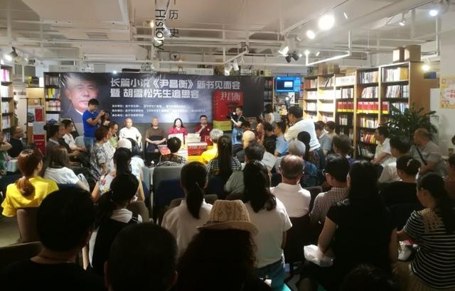 �����ٰ쳤ƪС˵�������⡷���������ߺ�ѩ������׷˼��