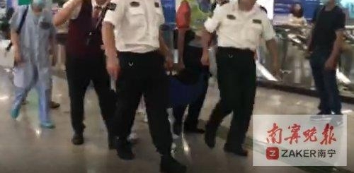 ����һ�и�����վ����ˮ��������Ԯ��̧�;Ȼ���