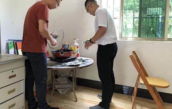 90���һ��ǣ���壺����׳�����ƶ������Ķ����߲���