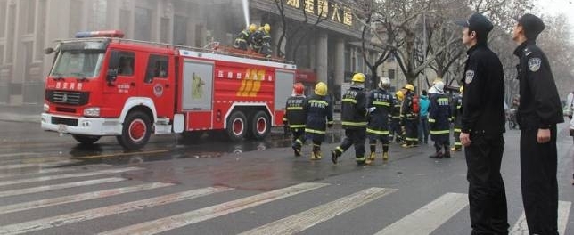 ����������ײ��Υͣ����������������û���Σ�����׷��Υͣ����