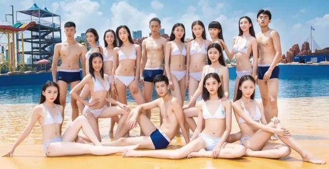 “潍”我闪亮|这个夏天,最火辣的“T台大秀”在十笏园燃爆!