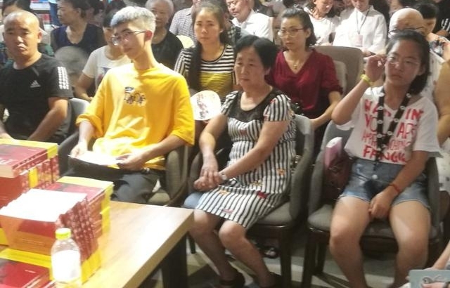 �����ٰ쳤ƪС˵�������⡷���������ߺ�ѩ������׷˼��