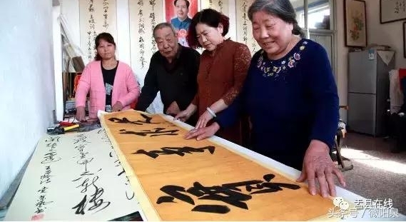 盂县秀水镇姜村书画装裱师姜守业:为书画做“嫁衣”