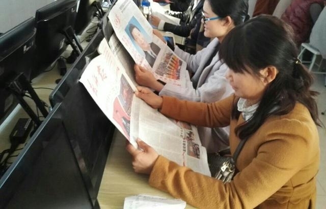 阜南县于集中小学校广大教师——读书增长才干,读报丰富人的知识