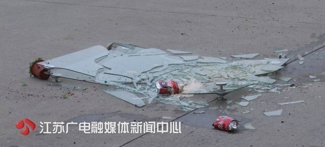 �߿����ﵽ���ж���£����Ǵ�8¥���˸����ϻ��裬�����ˡ���