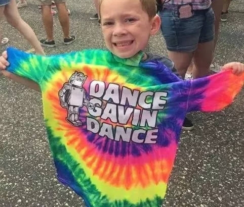 ���²ۣ�˭����һ�߼�Цһ��Ŭ������