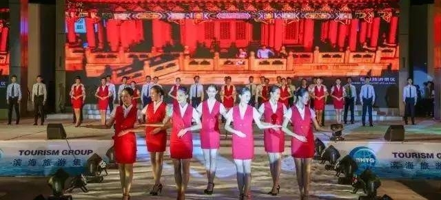 “潍”我闪亮|这个夏天,最火辣的“T台大秀”在十笏园燃爆!