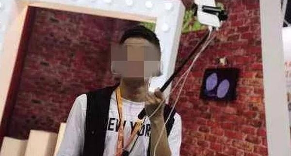 配酒生吞49条活泥鳅!男子直播26分钟后悲剧了