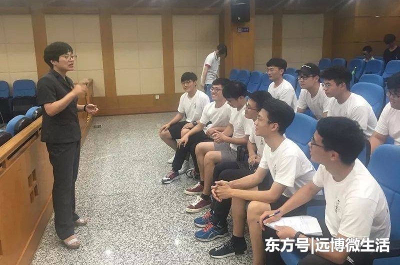 Ů��ѧ��Ϊ��Ƶ�����롰У԰�������壿�ⱳ�󵽵���ʲô���ܣ�