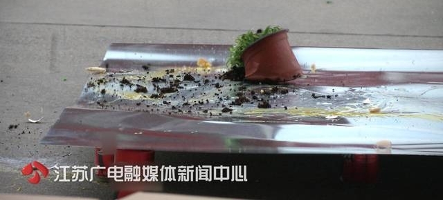 �߿����ﵽ���ж���£����Ǵ�8¥���˸����ϻ��裬�����ˡ���