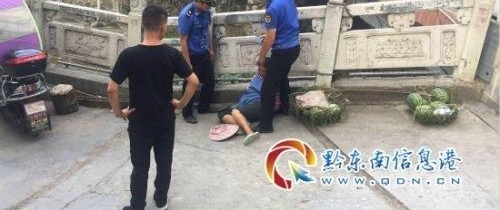 ů�ģ�����һŮ������ǹ���Ա���ľ���