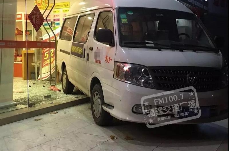���ŵ�ɲ��������һ����ײ����ų�����У�