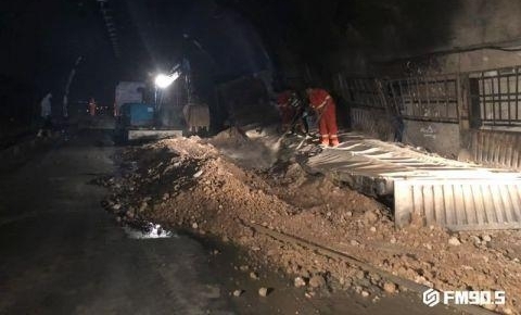 救命题!高速隧道内撞车起火 如何30分钟安全撤离351人