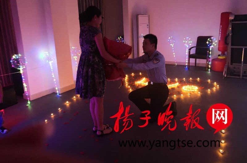 去外地求婚途中民警接到归队命令 女友得知后竟这样说