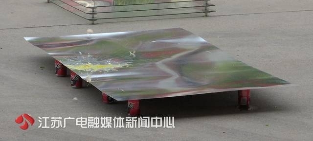 �߿����ﵽ���ж���£����Ǵ�8¥���˸����ϻ��裬�����ˡ���