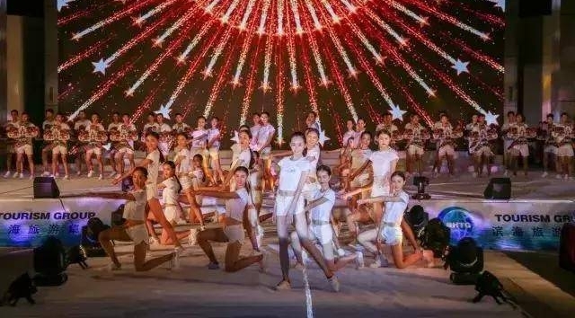 “潍”我闪亮|这个夏天,最火辣的“T台大秀”在十笏园燃爆!