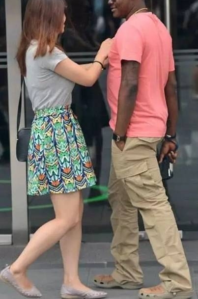 中国女人嫁外国男人,为何如此轻易的俘获女人心?看这几点就明白