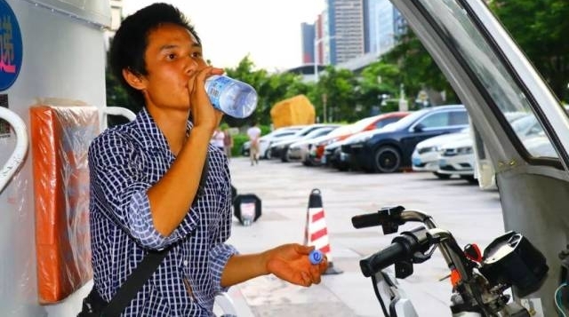 39�ȸ����£����ڽ�ͷ�������˿��ܱ��񣬽�����˿����ˡ���