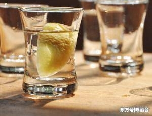 太扎心了!年轻人就真的不应该喝白酒嘛?