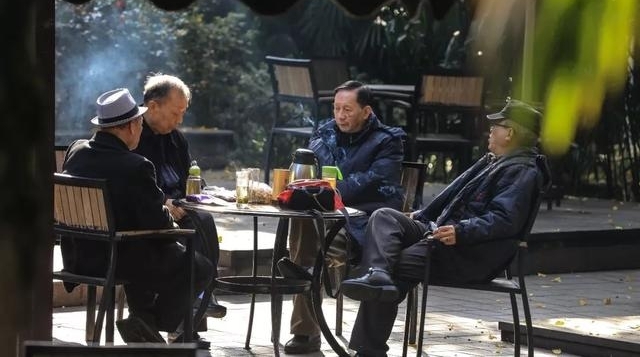 有人说它平庸,有人说最出色,对24-70你怎么看?