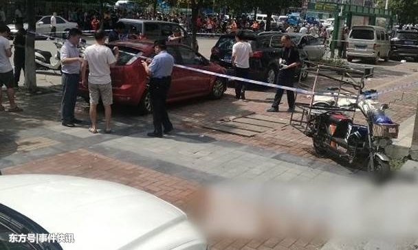 ���ѻ�Ů���и�����ף��������ӿ���ײ�����³�����
