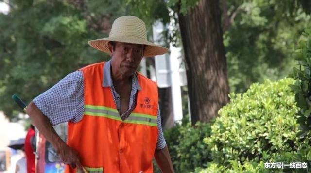 「关注」烈日下的他们值得平凉人说声:谢谢!