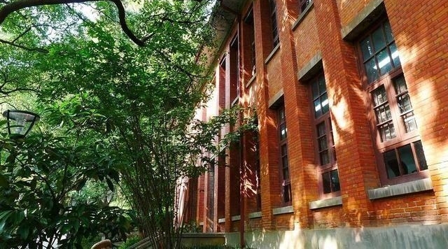 大学排名来袭!西安交大不敌苏州大学,人民大学遭华中师范秒杀