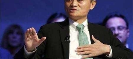马云背后的女人,不是老婆是她!29岁跟随马云,身家百亿至今单身