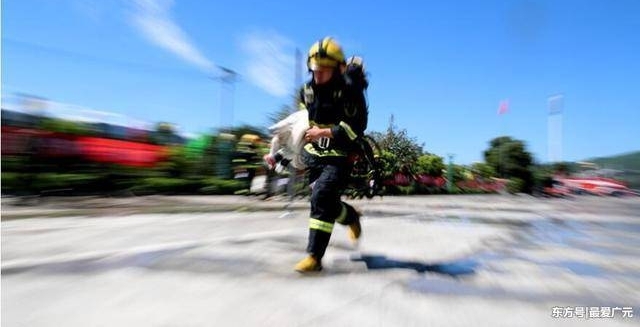 四川广元,80名官兵、历时2天,在35度高温下完成9个科目!