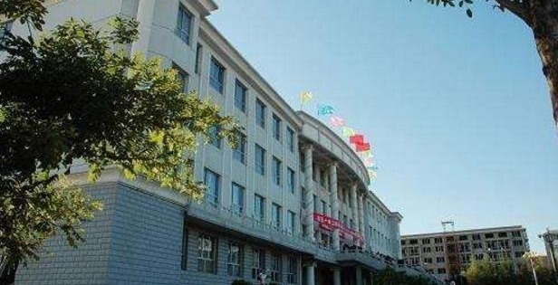 �������´�ѧ��������һ���޿����ɣ����ѧУ�ڰ�����