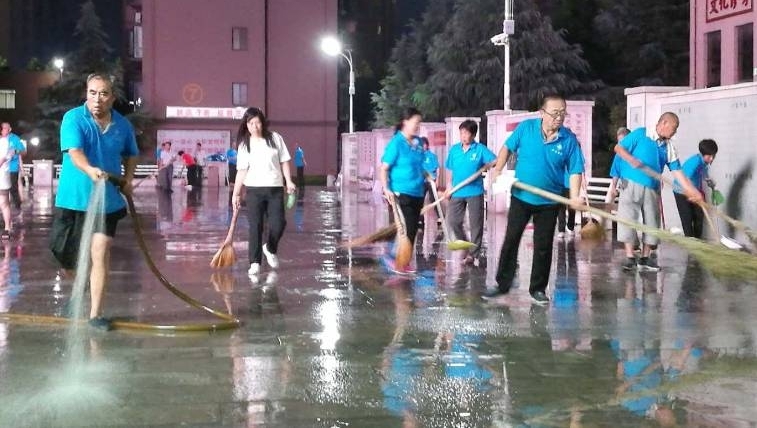 上万斤西瓜被吃瓜群众“一抢而空” 背后原因令人暖心