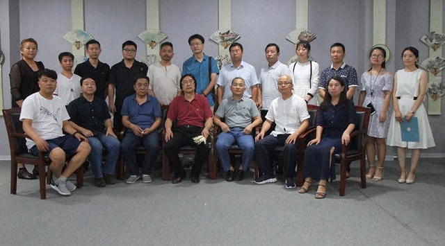 墨韵清风——当代中国画名家成扇邀请展在郑州展出