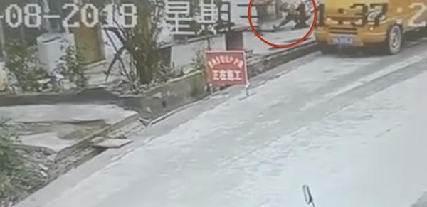 “你皮我就把你带走” 男子吓唬小孩被误当人贩