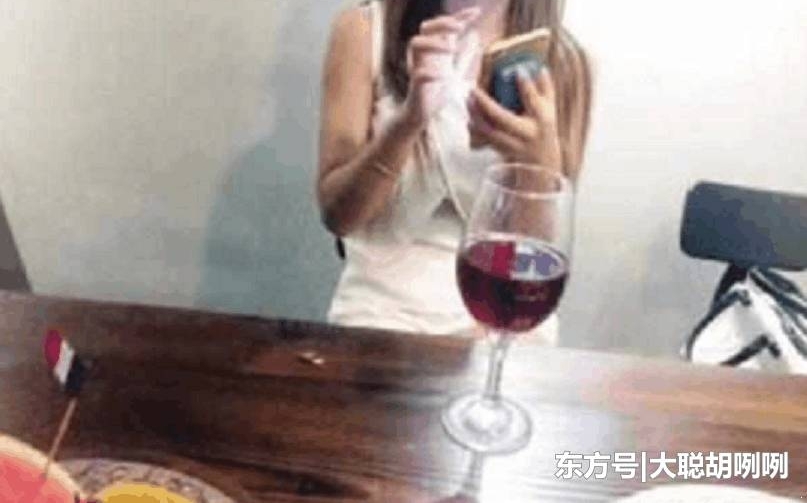 小伙约见网友,一起吃完饭之后, 结账的时候小伙知道自己被宰了