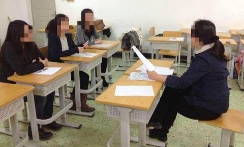 Ů��ѧ����ְ���봫�� ��ʮ������Ů��ס �����ʱ���ϴ�������