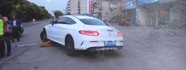 ���磡����һ���ӵ���������ײ��16���µ�СŮ��....