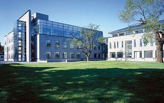 政法大学毕业生薪资排行,这所双非院校占据第一,中国政法未入榜