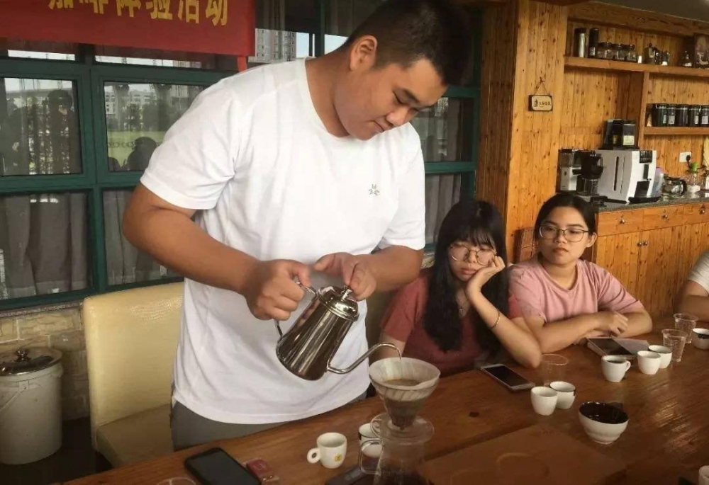 【大学生活动】体验咖啡的甜涩味道,感悟青春的美好时光!