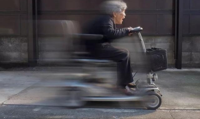 日本老奶奶70岁学摄影,87岁自学PS!活得比18岁还精彩!