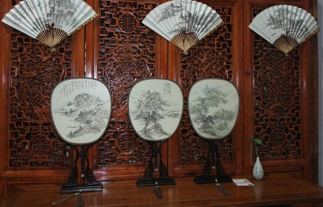墨韵清风——当代中国画名家成扇邀请展在郑州展出