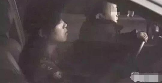 7岁女孩开车上路,父母被拘留反怼:技术不错上高速没问题