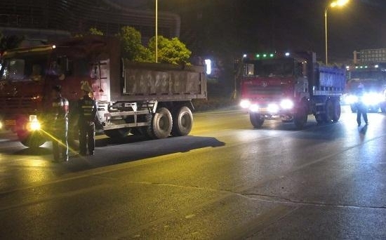 多地实行大货车全天限行?大货车司机:敢问路在何方?