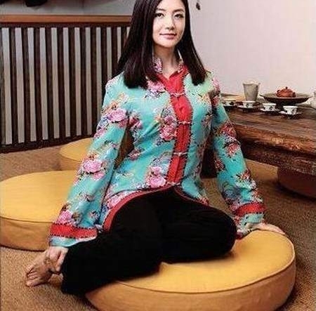 马云背后的女人,不是老婆是她!29岁跟随马云,身家百亿至今单身