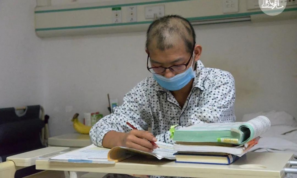 为自己写下遗书的18岁男孩