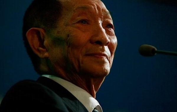 把舞台留给其他科学家,也不能“遗忘袁隆平”