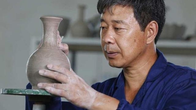 不忘初心方得始终——记河南省汝瓷工艺美术大师王国奇