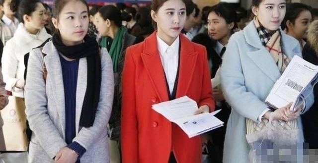 ���Թ٣�������������Ů����˭��Ů��ѧ�����ǻش�����о�����