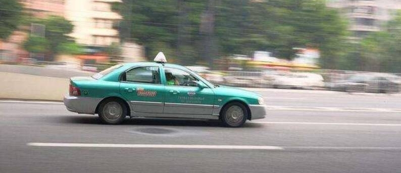 的哥经历天上掉馅饼:女子打车11元却付5568元,的哥慌了!