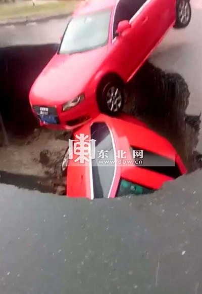 ������һ��·ͻȻ���� �µϺ����ڿ��ſ��ŵ�����