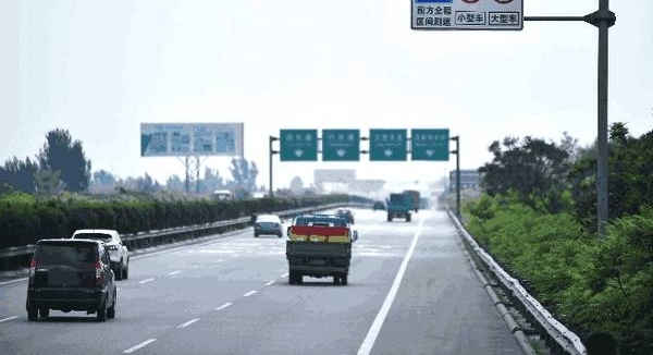 新规出台:高速上3种超速行为不再罚款,车主:可以安心跑高速了